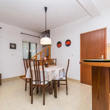 House Oleander Nyaraló Sukošan