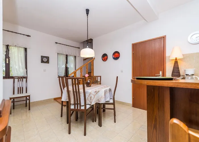 House Oleander بيت للعطل Sukošan