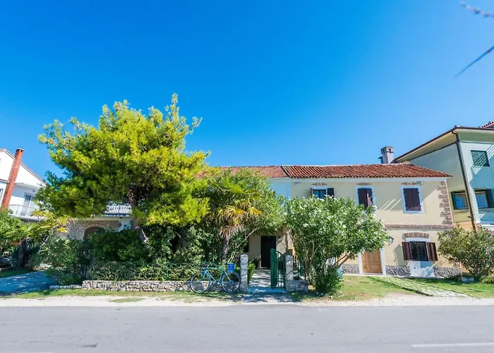 House Oleander بيت للعطل Sukošan