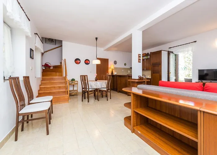 House Oleander بيت للعطل Sukošan