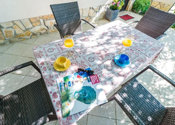 بيت للعطل House Oleander Sukošan