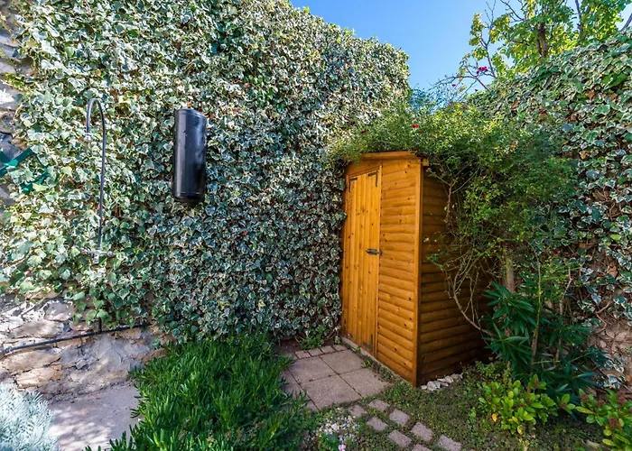 House Oleander Сукошан